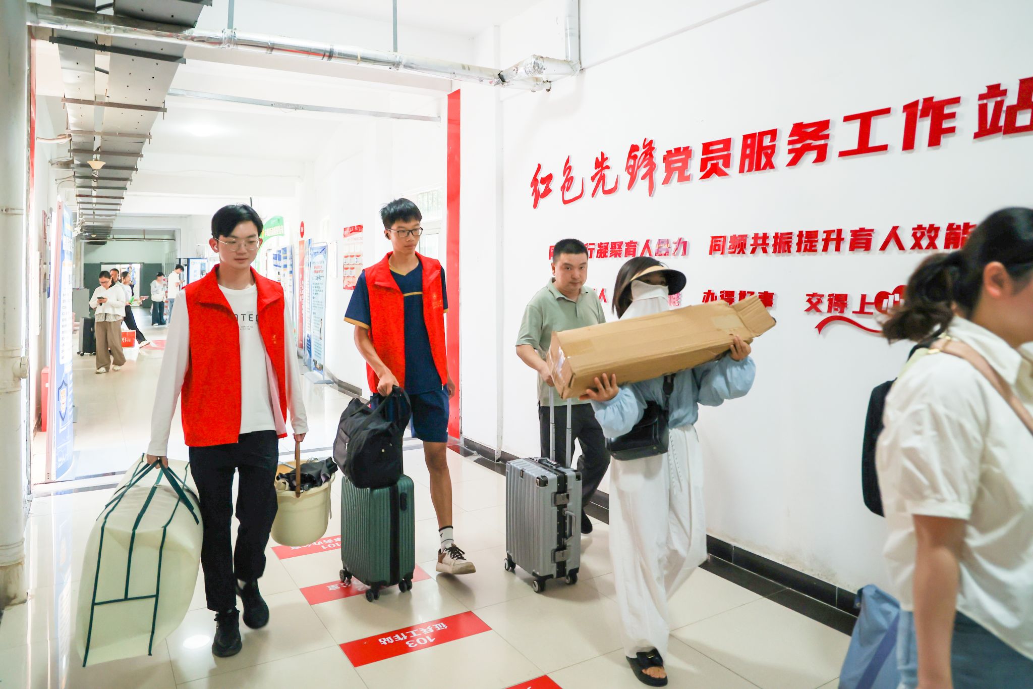 澳门十大老牌信誉平台排行榜发挥“党员先锋岗”的实践教育作用.jpg 澳门十大老牌信誉平台排行榜发挥“党员先锋岗”的实践教育作用.jpg